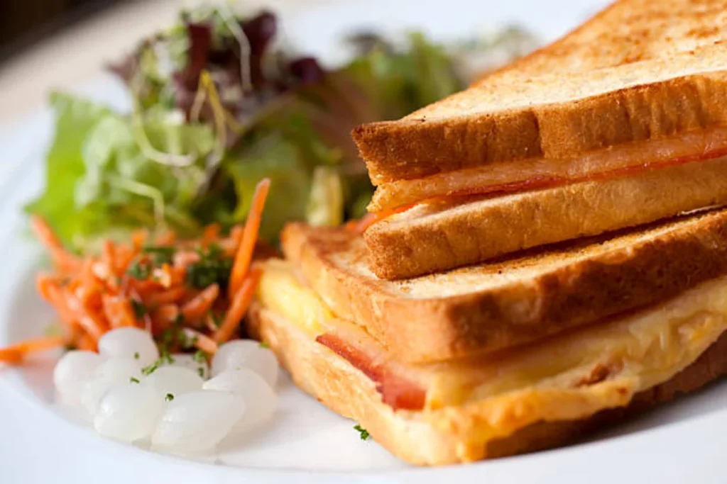 Croque-monsieur express au jambon et fromage fondu à l’airfryer